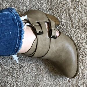 Niki Womens Taupe Cutout Ankle Booties Stacked‎ Heel Buckle Detail Size 6.5